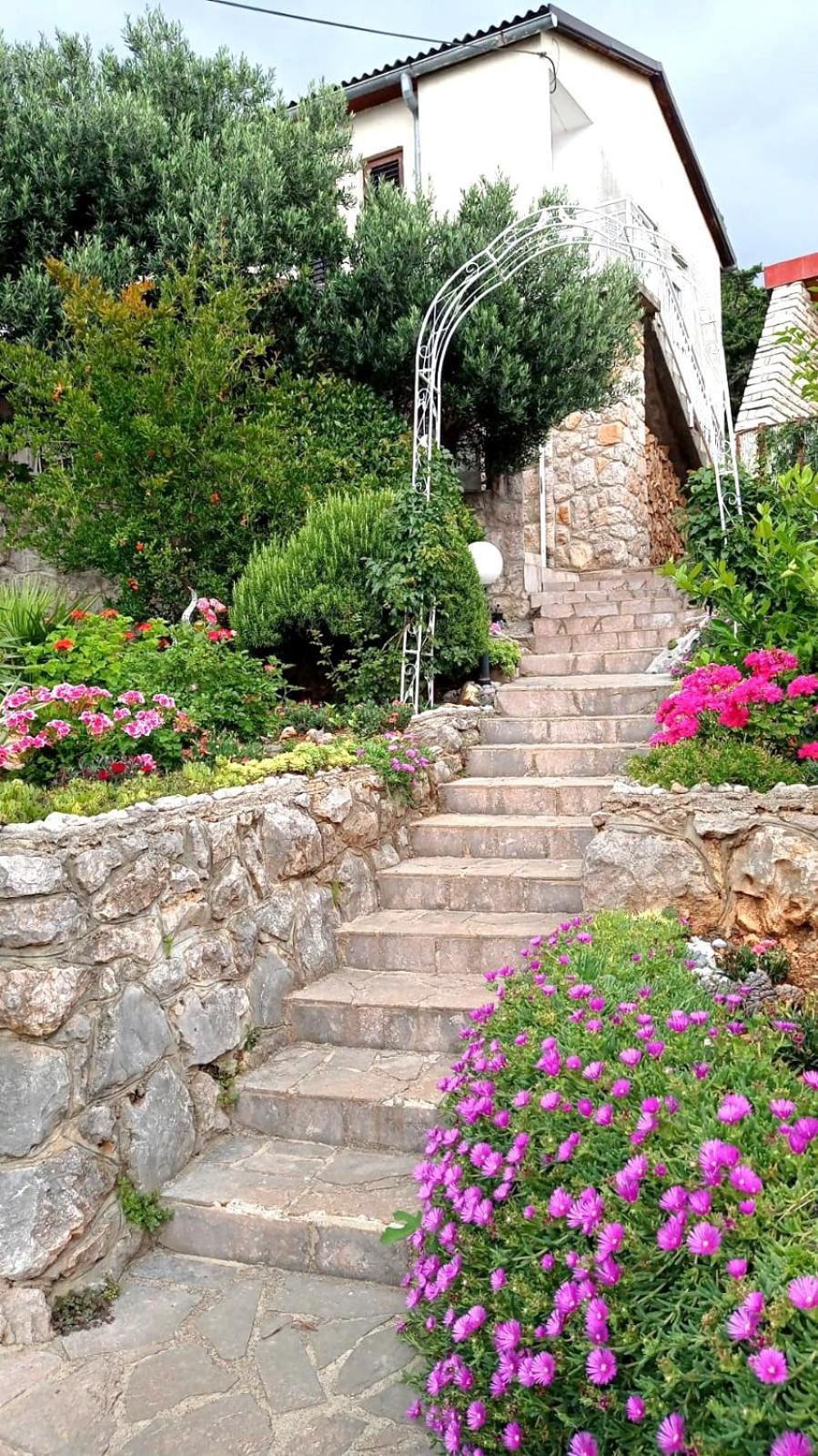 Apartments Happy Day Karlobag Εξωτερικό φωτογραφία